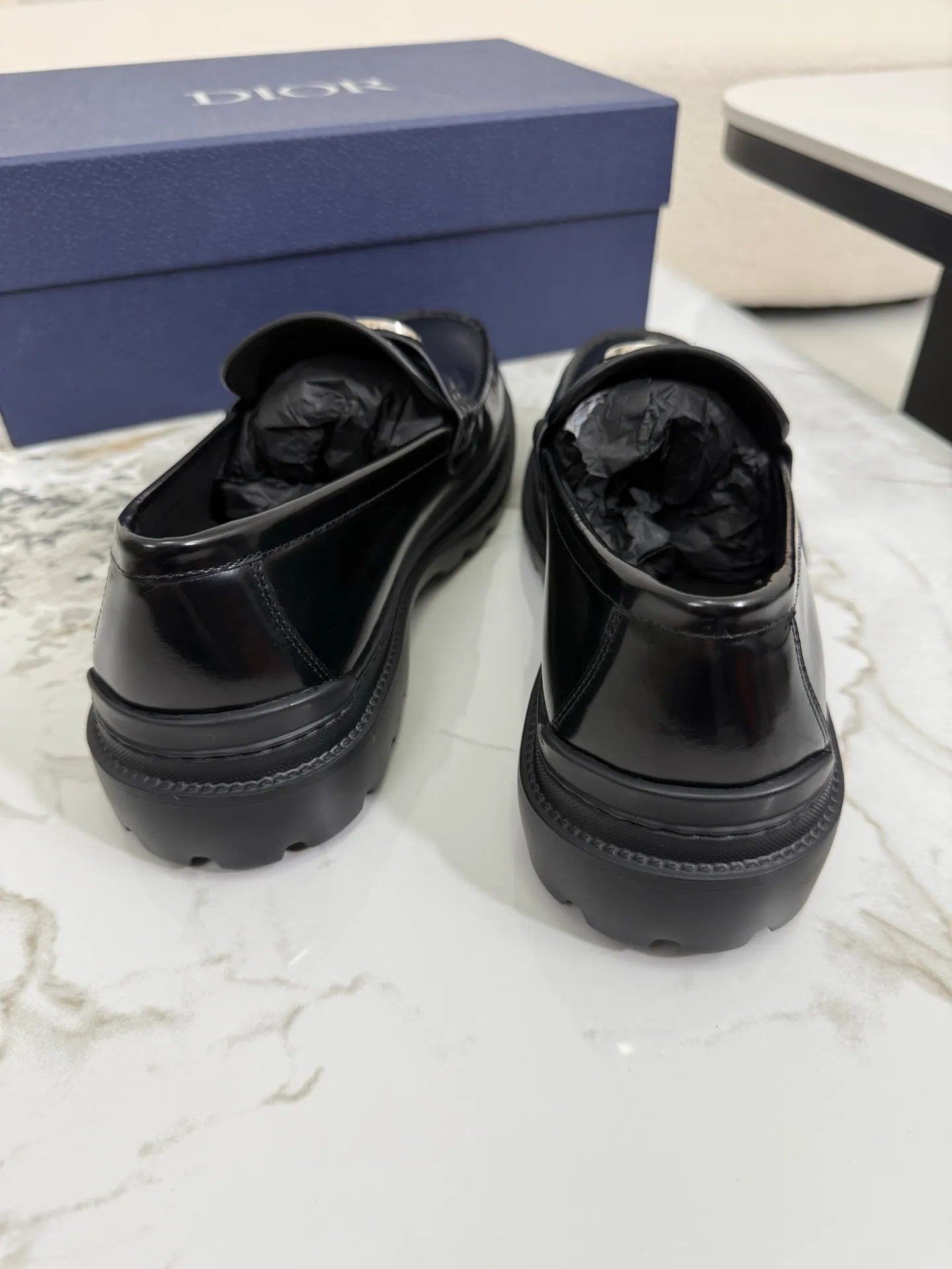 [ DIOR ] Top P: 820💰 ▪️Size: 39-44 (customized for 38.45) Top male leather shoes DIOR Dior combines high-quality materials and exquisite details. The imported cowhide leather upper is embellished with Gancio buckles, showing a luxurious style. Imported cattle. TP sole is light and flexible in texture